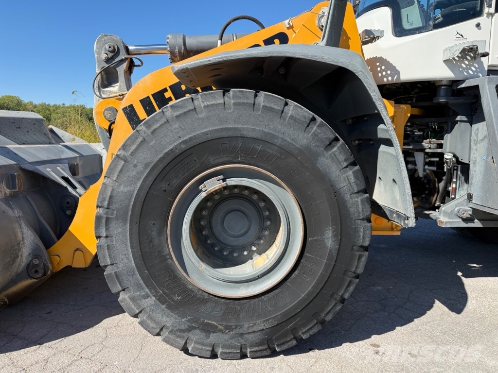 Liebherr L 566 Pyöräkuormaajat