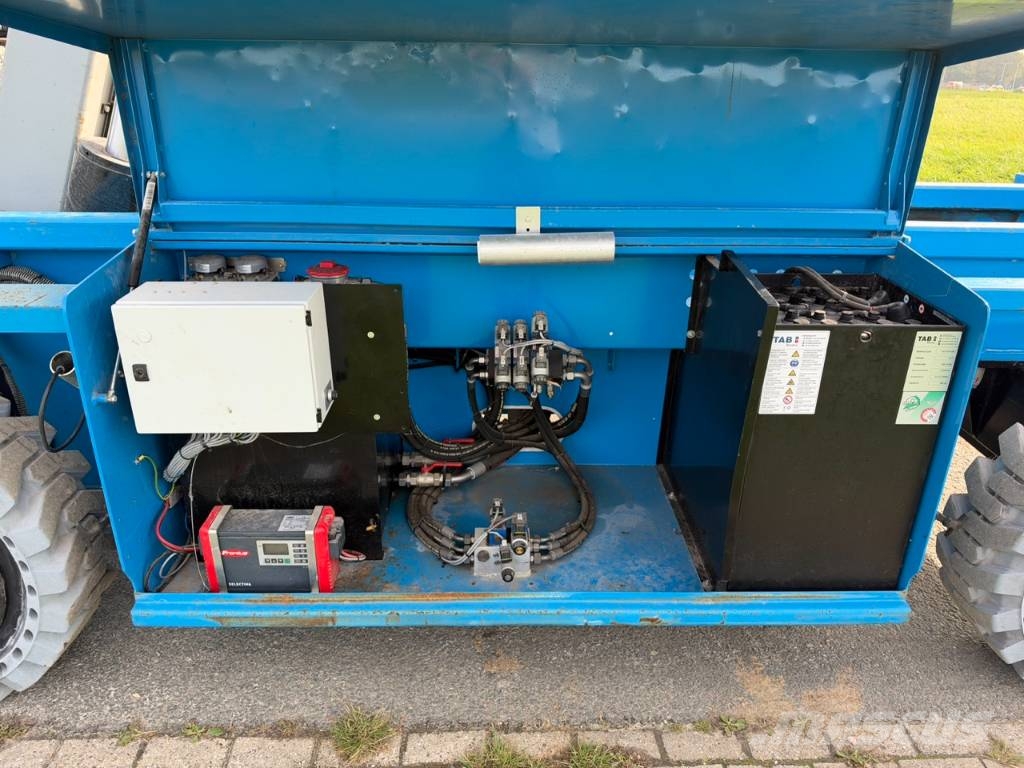 Holland Lift HL-160E20 Scheren-Arbeitsbühnen