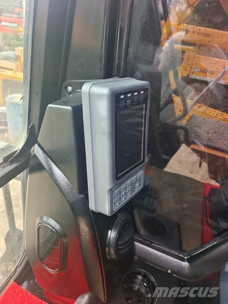 Sany 215C   3000 units excavators in stock 履带挖掘机