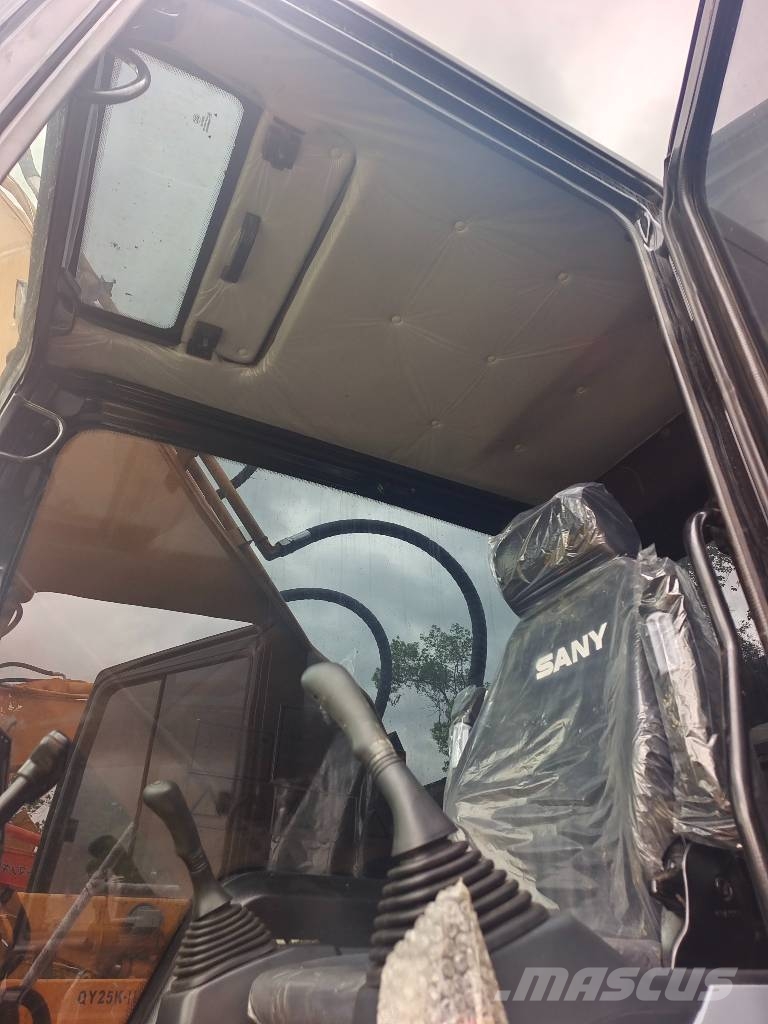 Sany 215C   3000 units excavators in stock 履带挖掘机