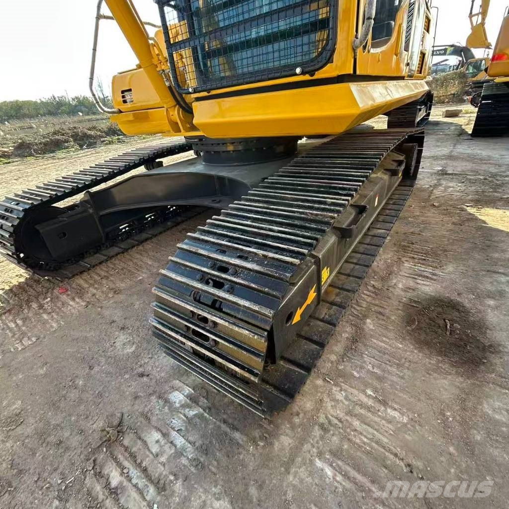 Komatsu PC 220-8 حفارات زحافة