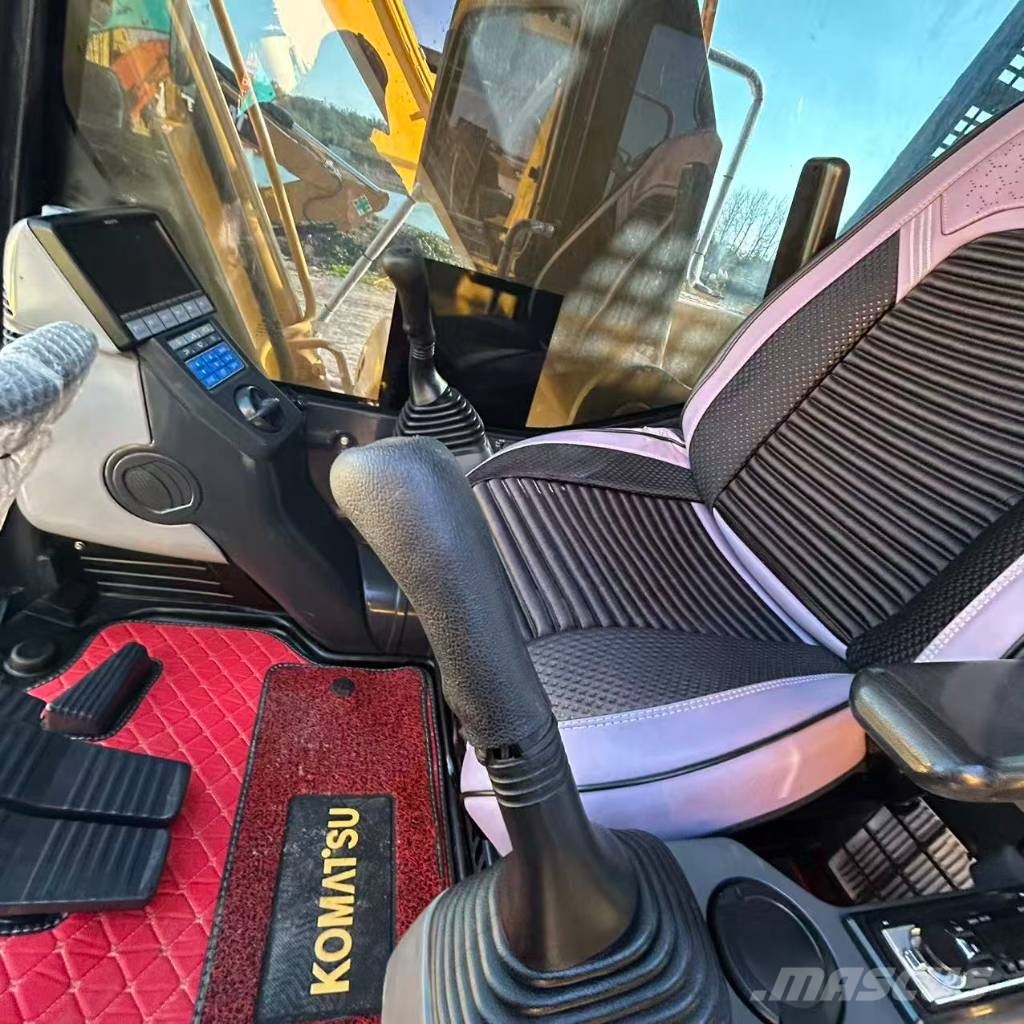 Komatsu PC 220-8 حفارات زحافة