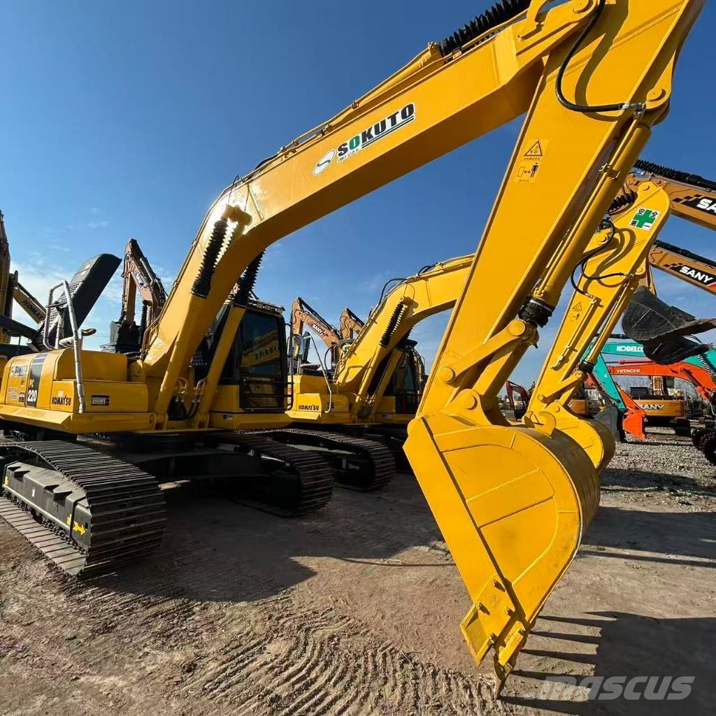 Komatsu PC 220-8 حفارات زحافة