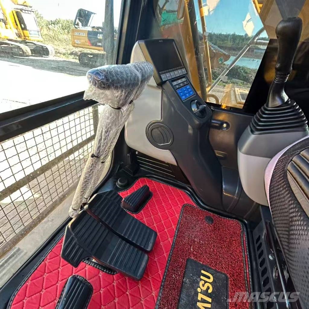 Komatsu PC 220-8 حفارات زحافة
