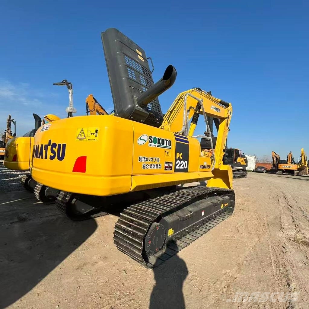 Komatsu PC 220-8 حفارات زحافة