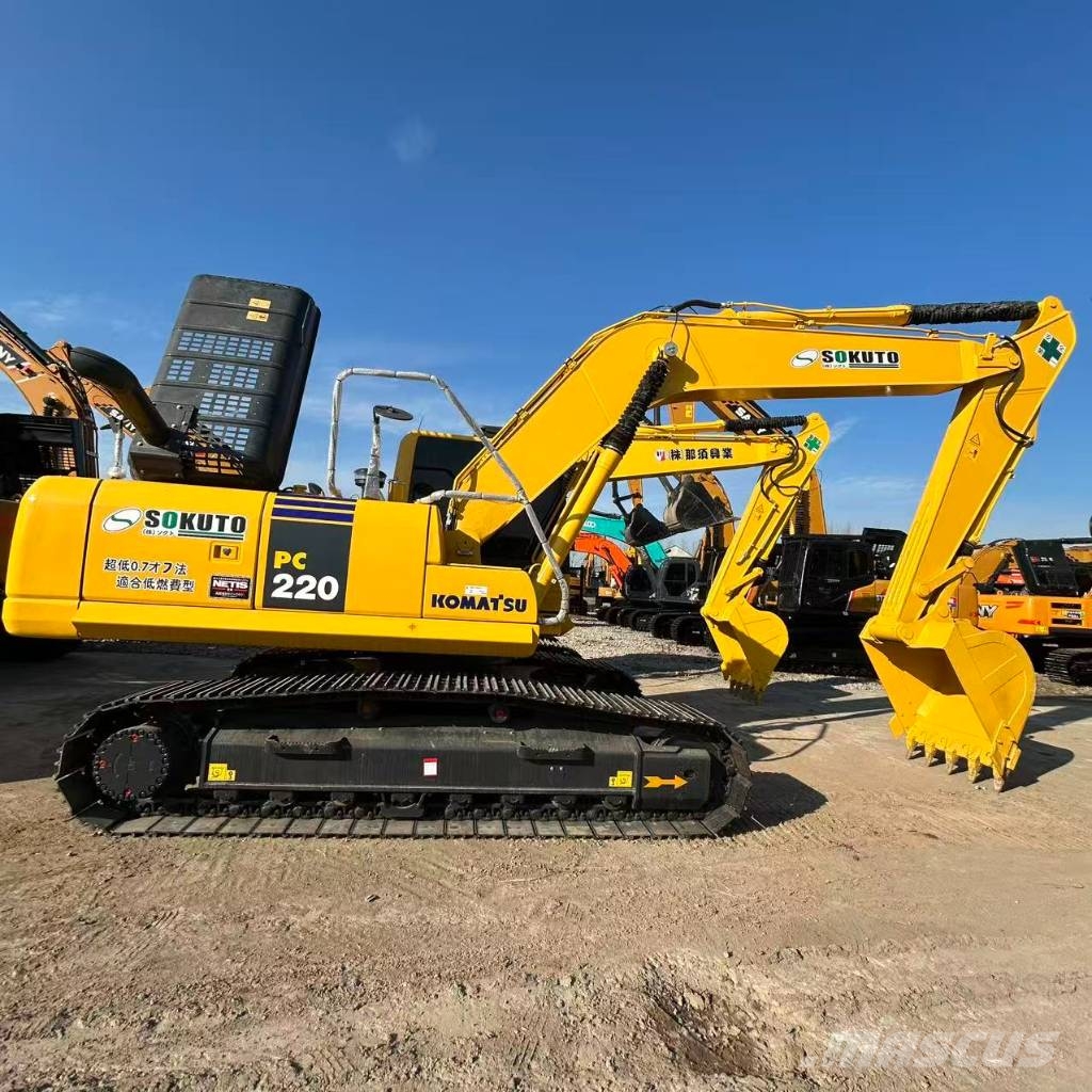 Komatsu PC 220-8 حفارات زحافة