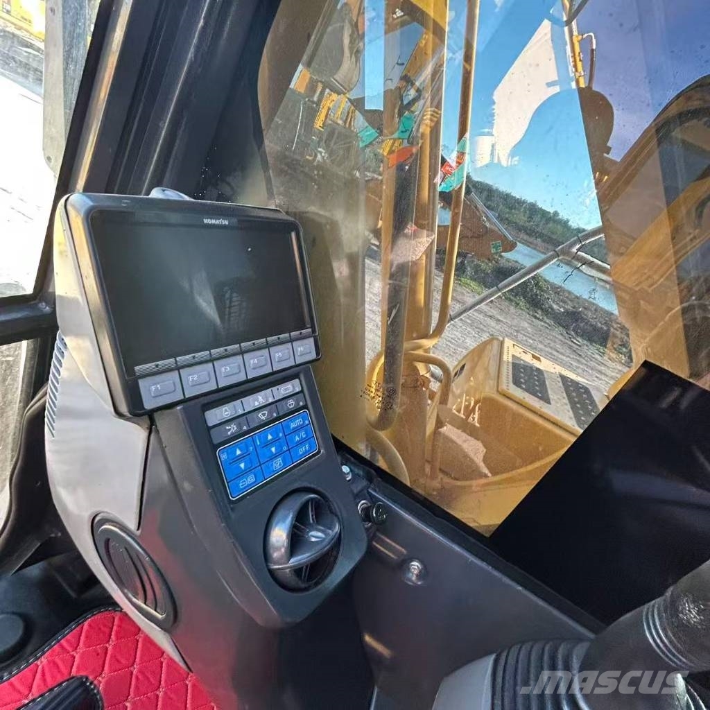 Komatsu PC 220-8 حفارات زحافة