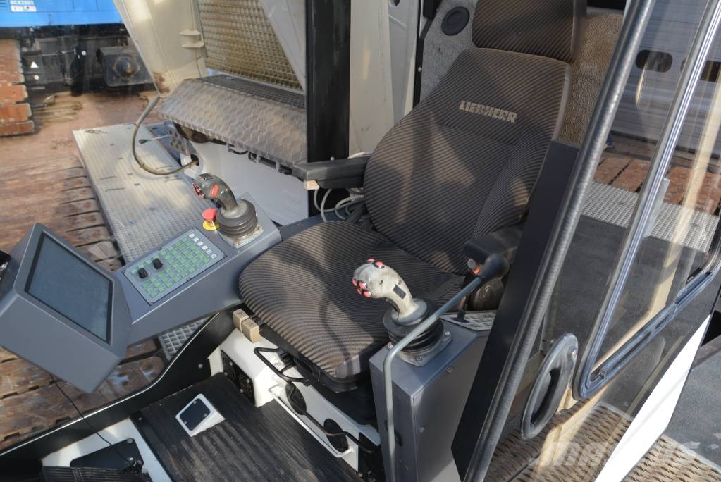 Liebherr LR 1250 트랙 크레인