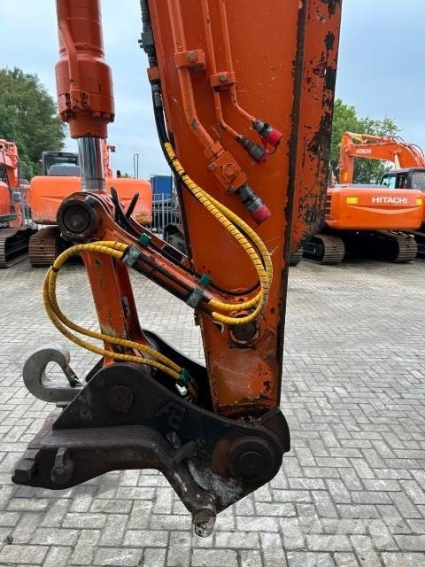 ユキ Hitachi ZX 210 LC-3, 2012, Roosendaal, Noord-Brabant