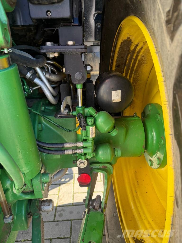 John Deere 6155 R Traktorit