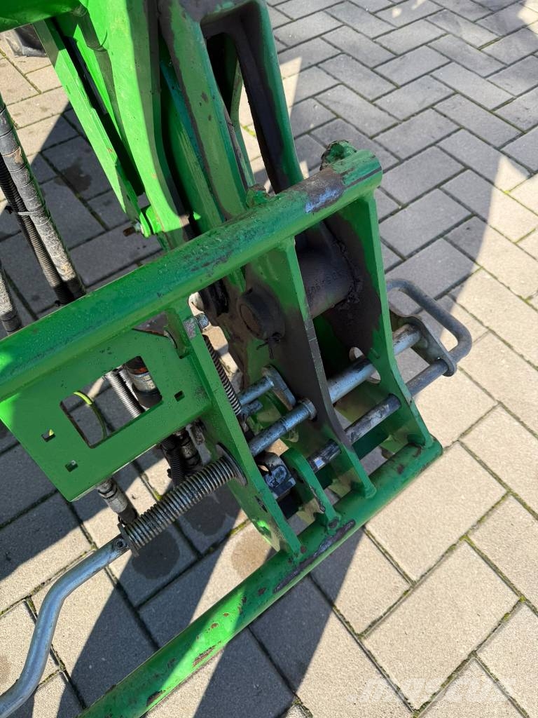 John Deere 6155 R Traktorit