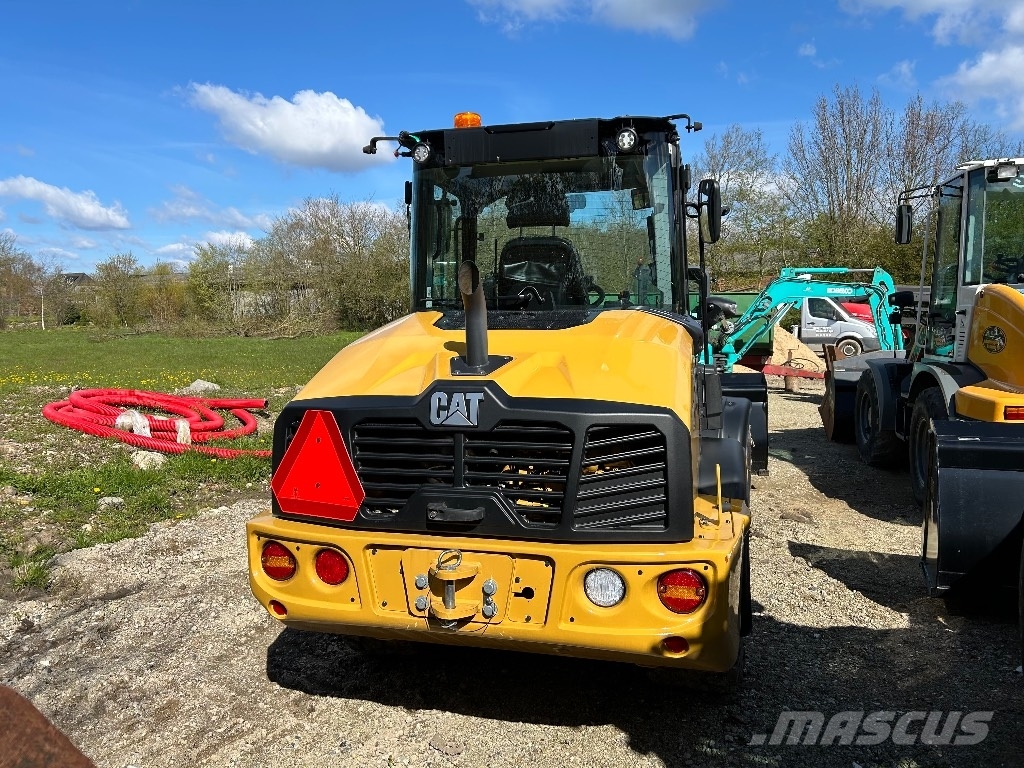 CAT 906 Radlader