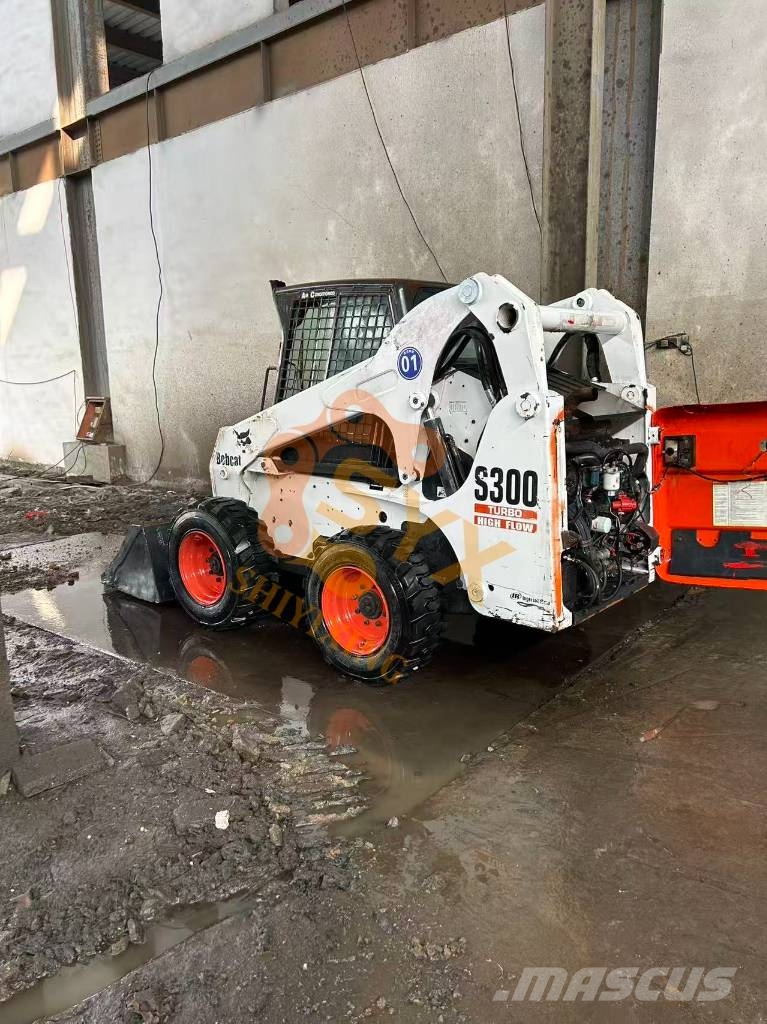 Bobcat S 300 Krautuvai su šoniniu pasukimu