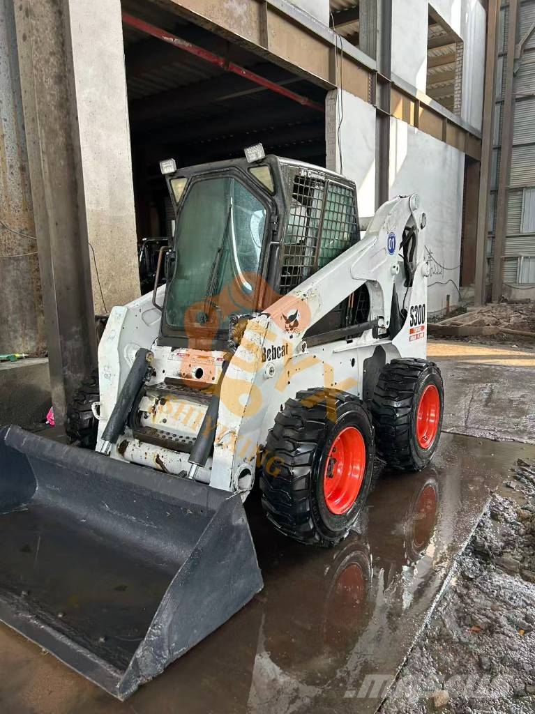 Bobcat S 300 Krautuvai su šoniniu pasukimu
