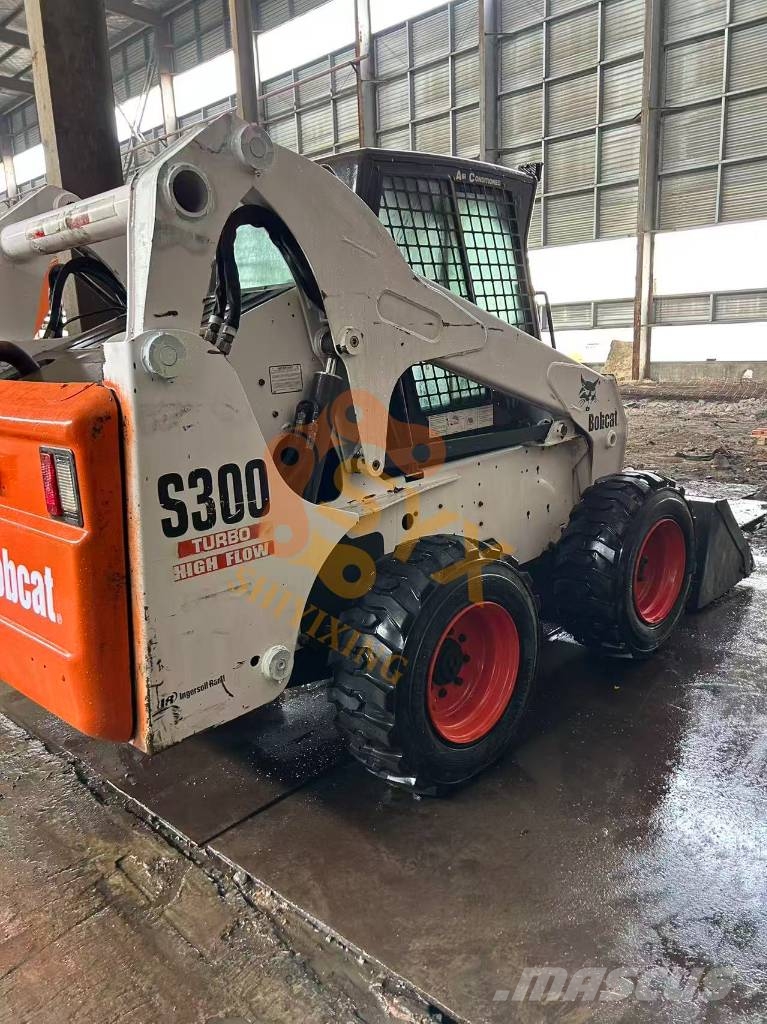 Bobcat S 300 Krautuvai su šoniniu pasukimu