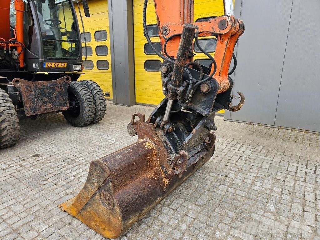 Hitachi ZX140W-3 حفارات بعجل