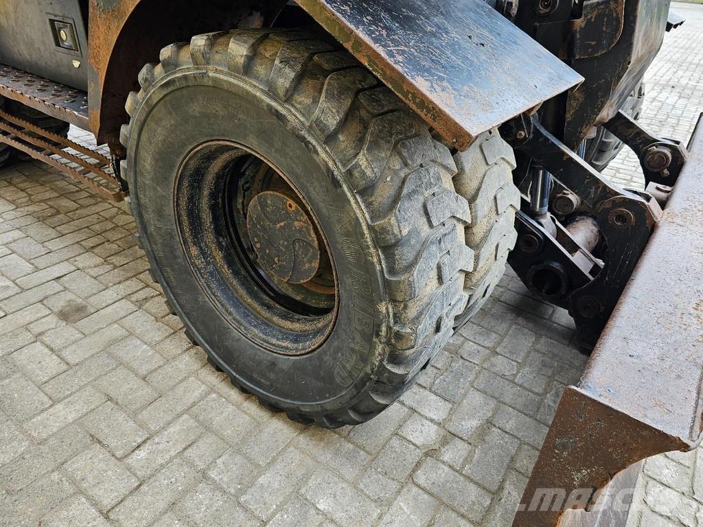 Hitachi ZX140W-3 حفارات بعجل