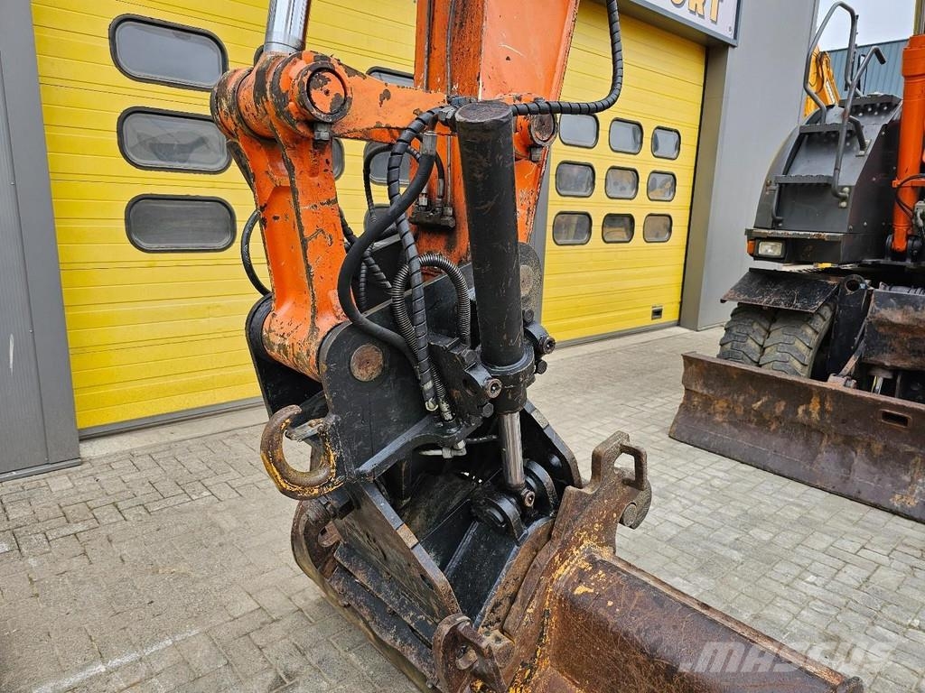 Hitachi ZX140W-3 حفارات بعجل