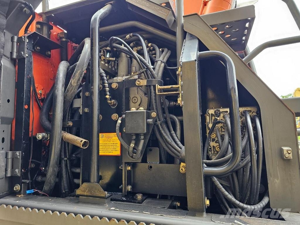 Hitachi ZX140W-3 حفارات بعجل