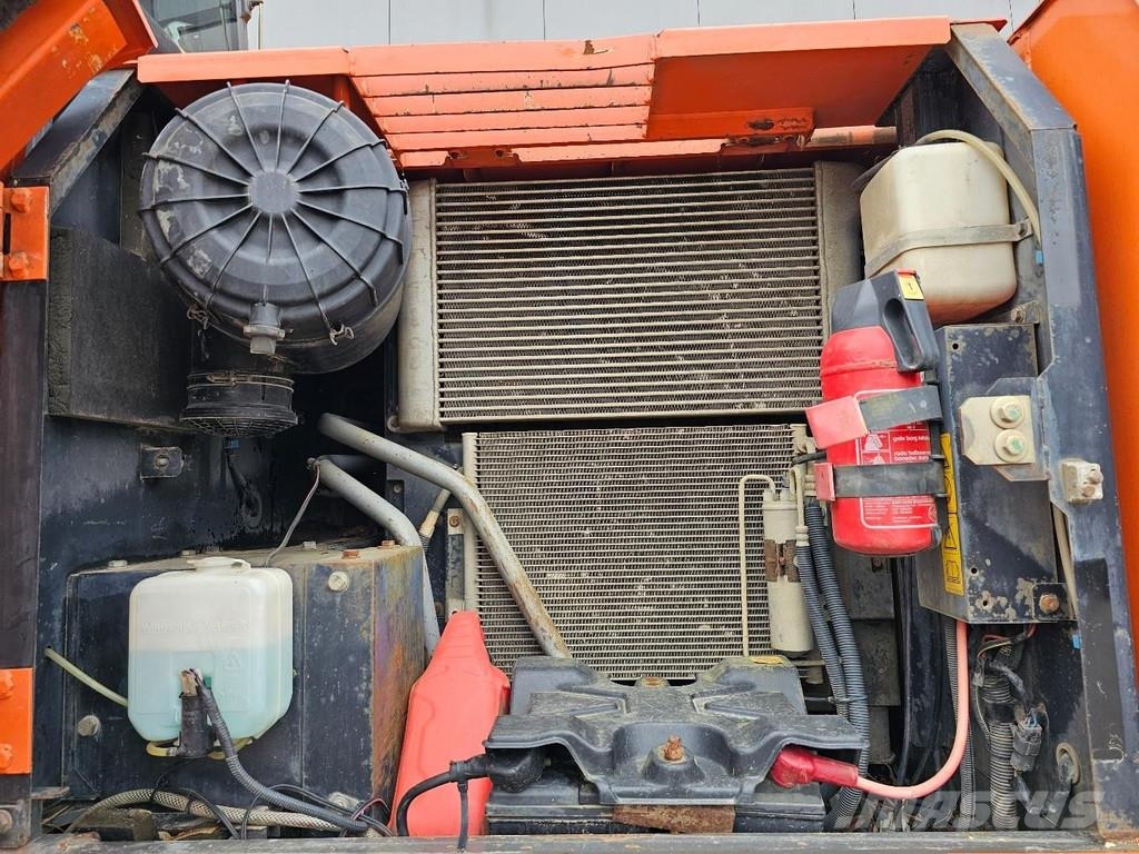 Hitachi ZX140W-3 حفارات بعجل