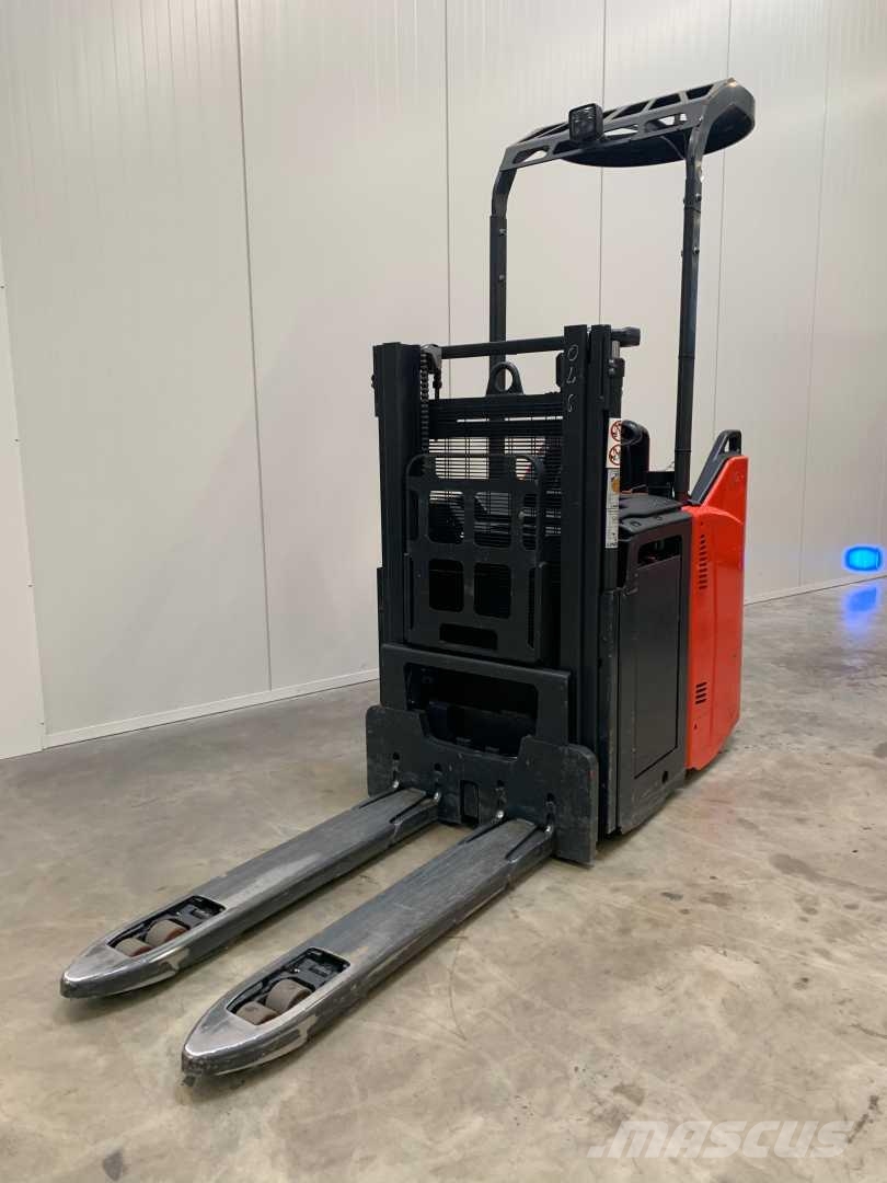 Linde D12HPSP Montacargas recogepedidos de gran altura