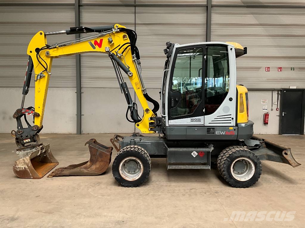 Neuson EW 65 휠 굴삭기