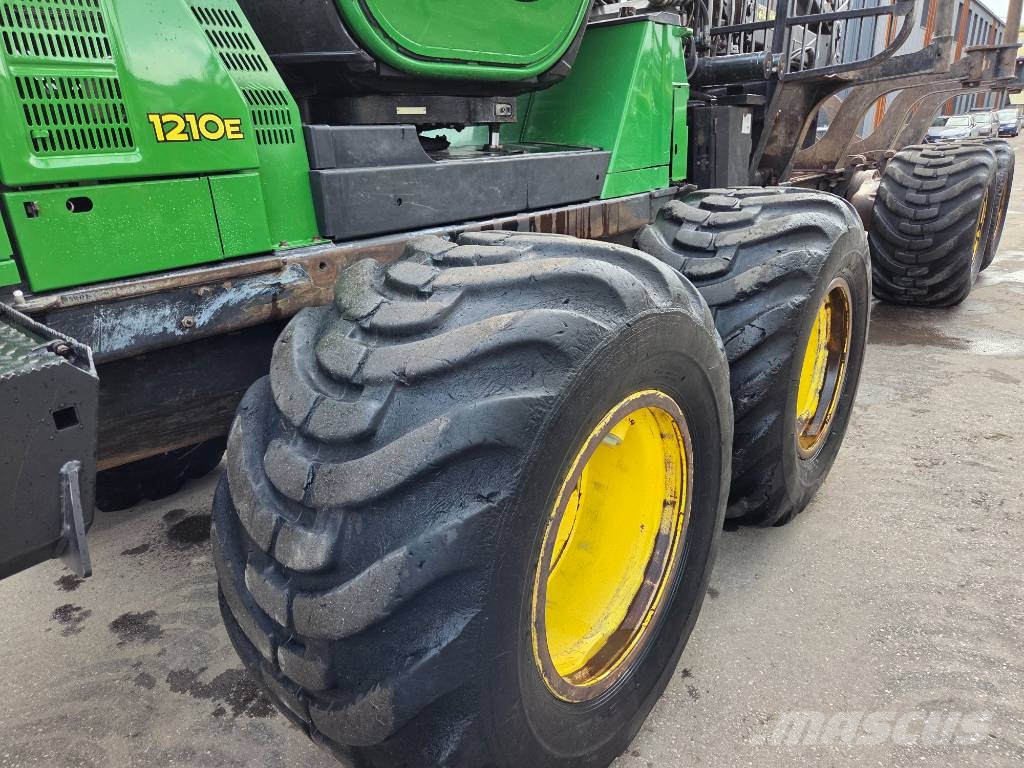 John Deere 1210 E Forvarderi
