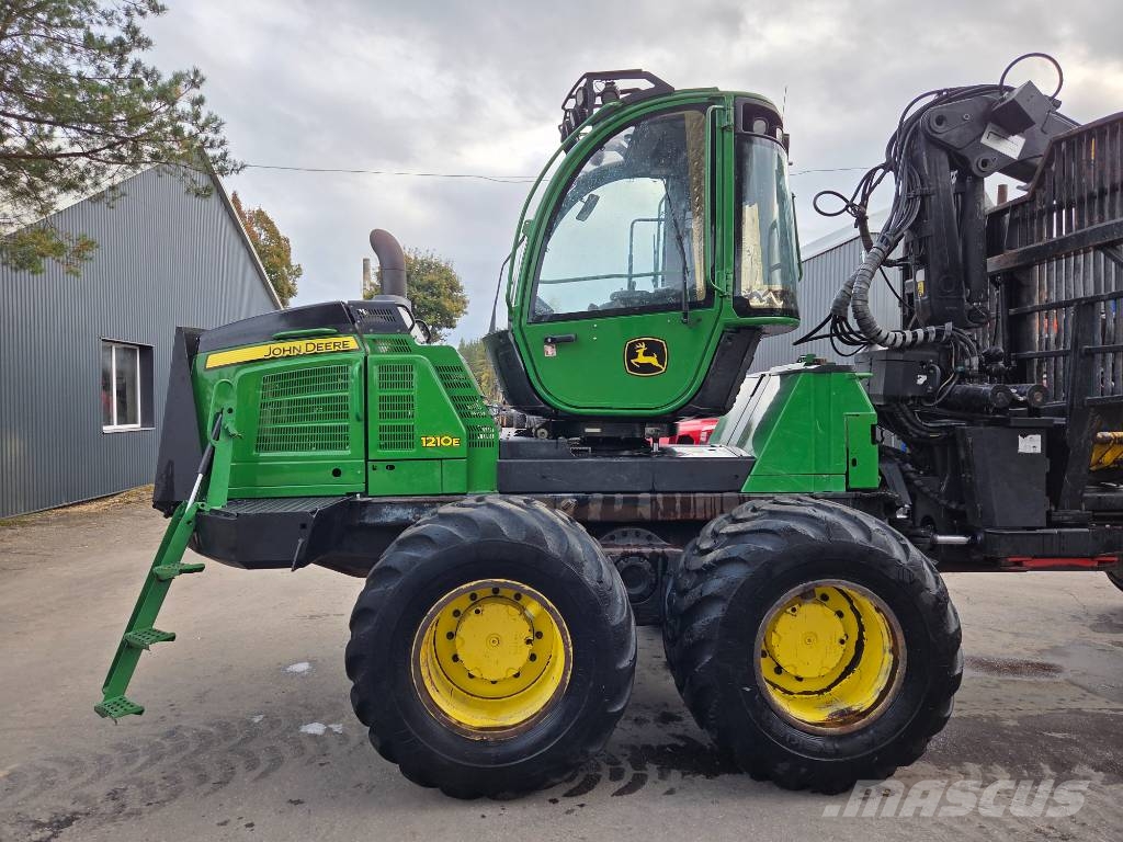 John Deere 1210 E Forvarderi