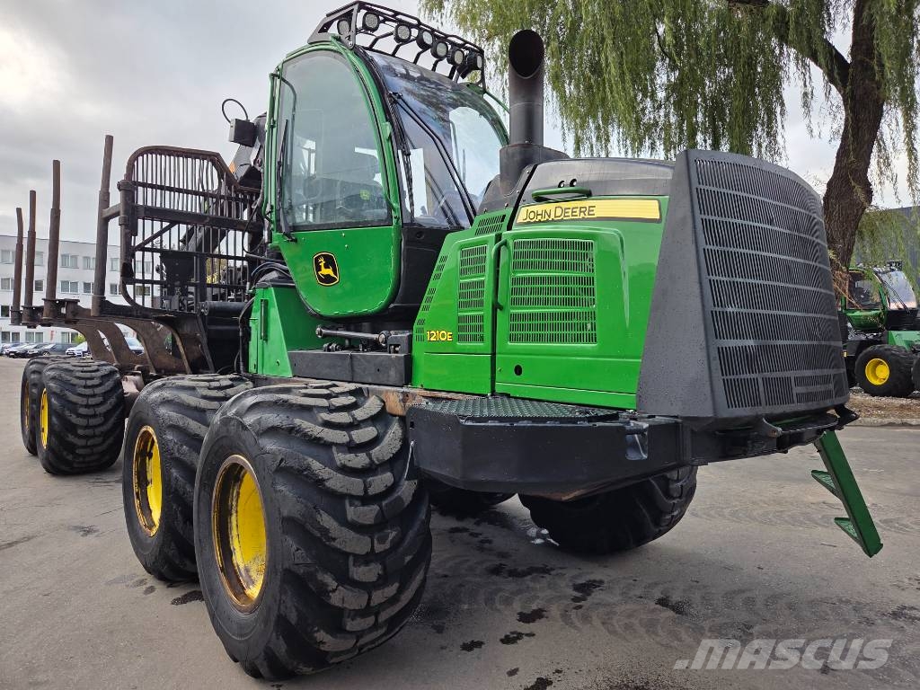 John Deere 1210 E Forvarderi