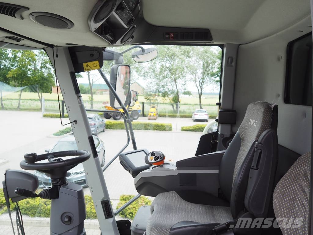 CLAAS Lexion 670 MONTANA + V770 Maaidorsmachines