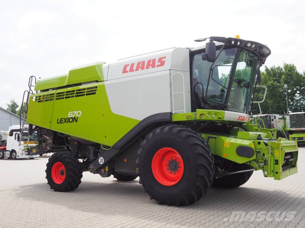 CLAAS Lexion 670 MONTANA + V770 Maaidorsmachines