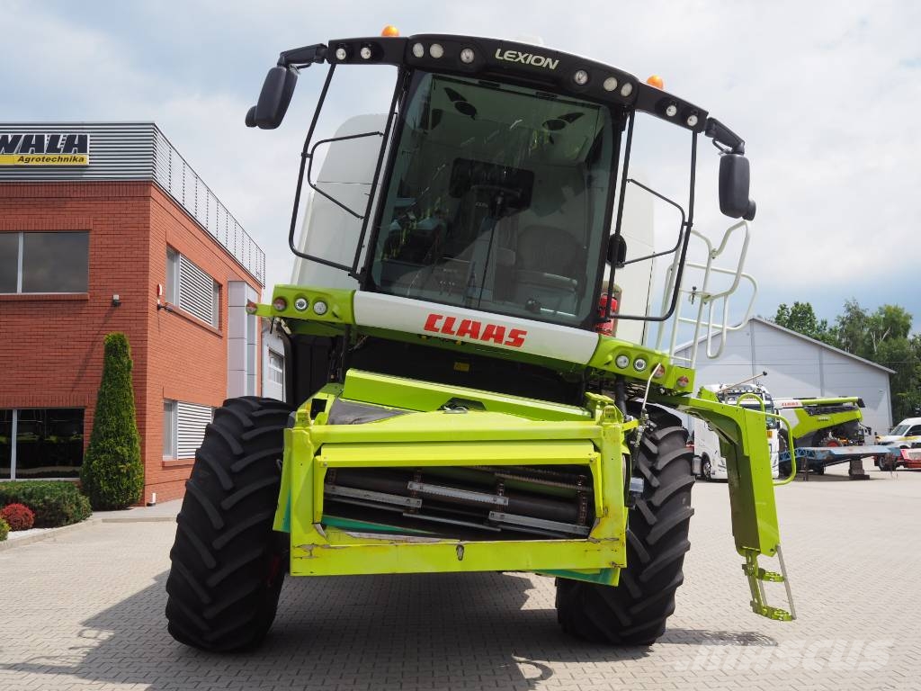 CLAAS Lexion 670 MONTANA + V770 Maaidorsmachines