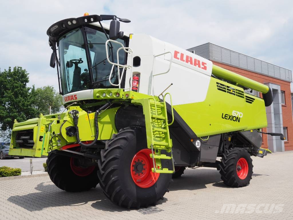 CLAAS Lexion 670 MONTANA + V770 Maaidorsmachines