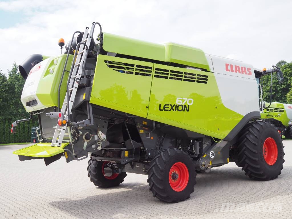 CLAAS Lexion 670 MONTANA + V770 Maaidorsmachines