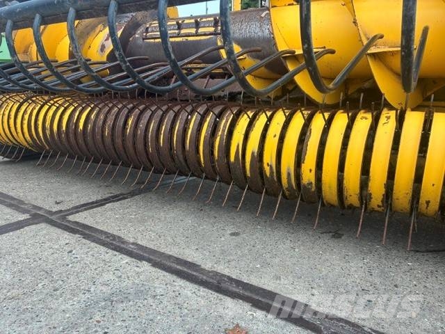 New Holland Graspickup Ostali stroji in oprema za živino