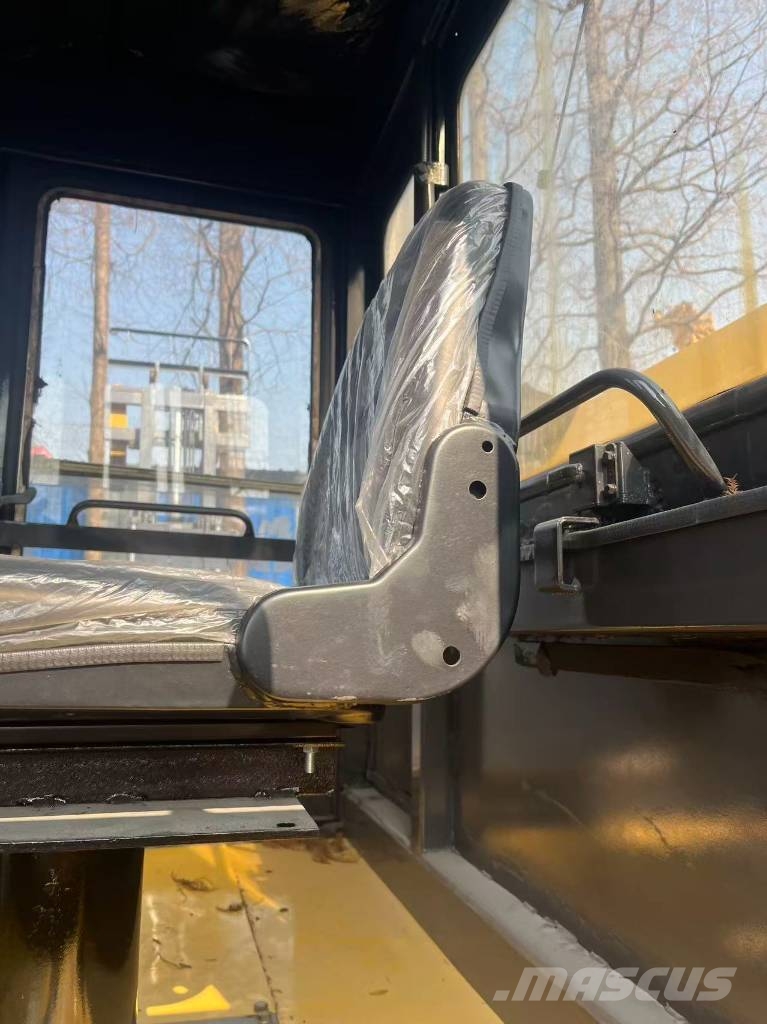 Komatsu FD 160 شاحنات الديزل