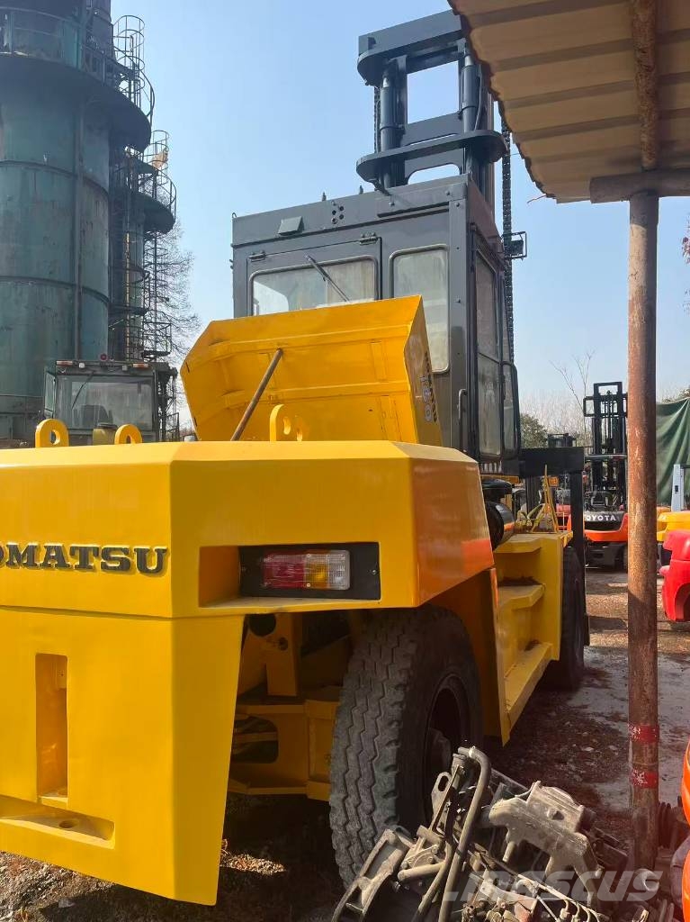 Komatsu FD 160 شاحنات الديزل