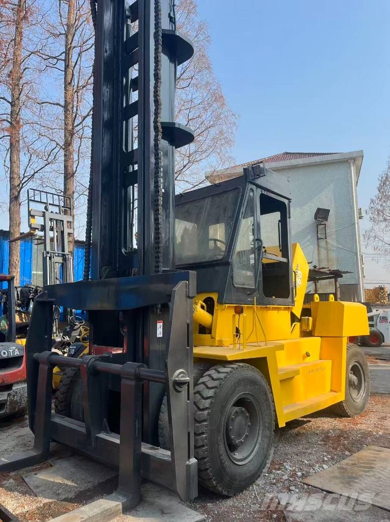 Komatsu FD 160 شاحنات الديزل
