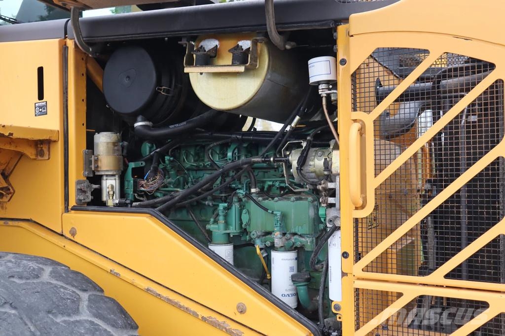 Volvo L110E QUICK COUPLER | BUCKET | 3RD FUNCTION | AIRC Wielladers
