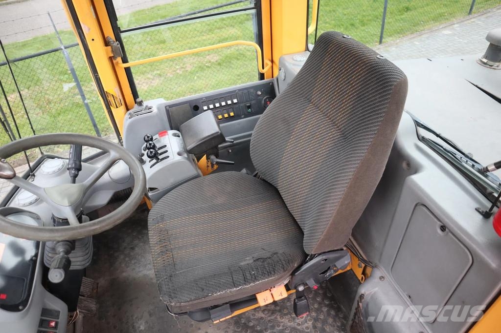 Volvo L110E QUICK COUPLER | BUCKET | 3RD FUNCTION | AIRC Wielladers
