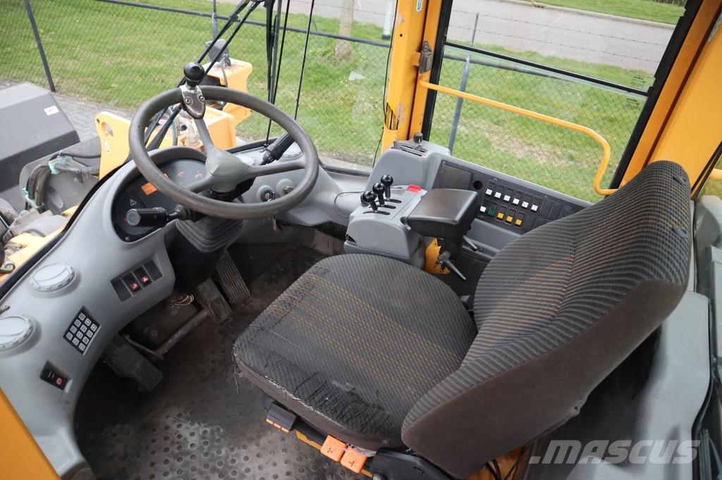 Volvo L110E QUICK COUPLER | BUCKET | 3RD FUNCTION | AIRC Wielladers