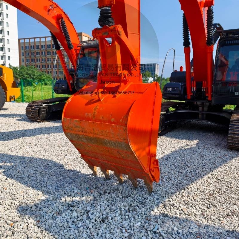 Hitachi ZX 210 Gravemaskiner på larvebånd
