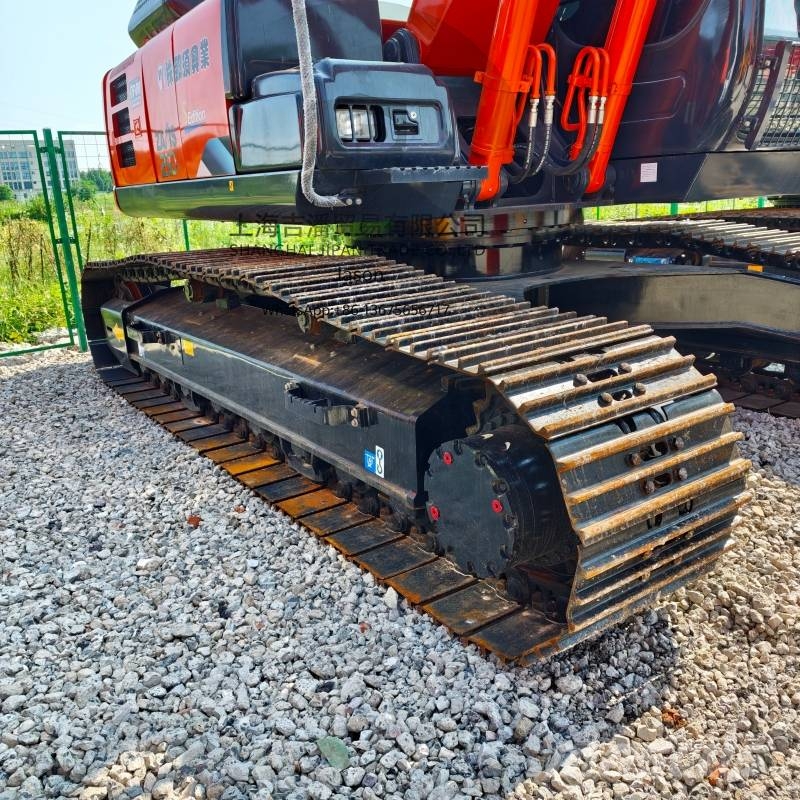 Hitachi ZX 210 Gravemaskiner på larvebånd