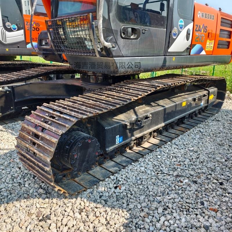 Hitachi ZX 210 Gravemaskiner på larvebånd