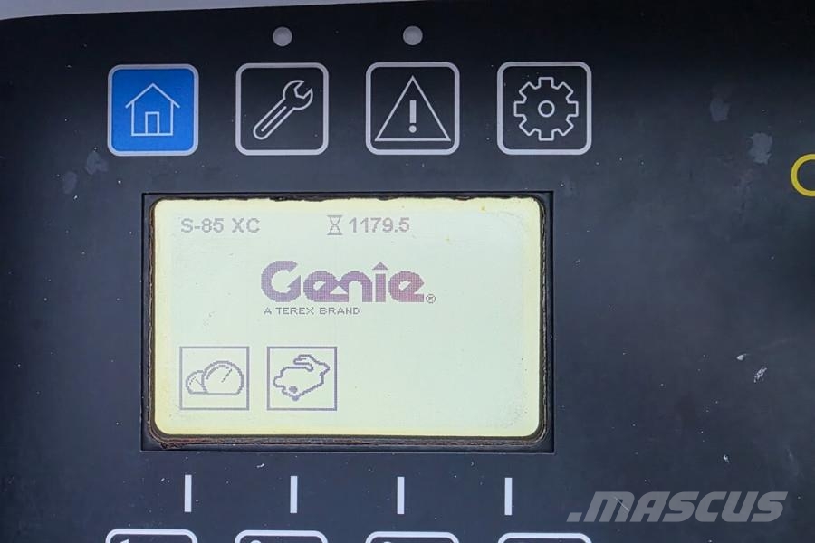 Genie S85XC Valid inspection, Diesel, 4x4 Drive, 28m Wor 견인식 전동이동 리프트