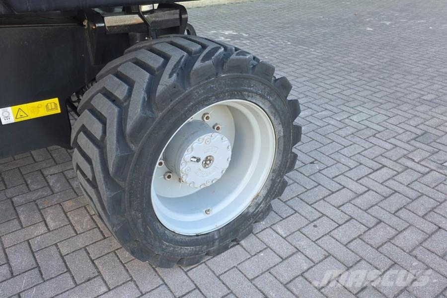 Genie S85XC Valid inspection, Diesel, 4x4 Drive, 28m Wor 견인식 전동이동 리프트