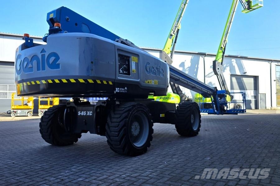 Genie S85XC Valid inspection, Diesel, 4x4 Drive, 28m Wor 견인식 전동이동 리프트