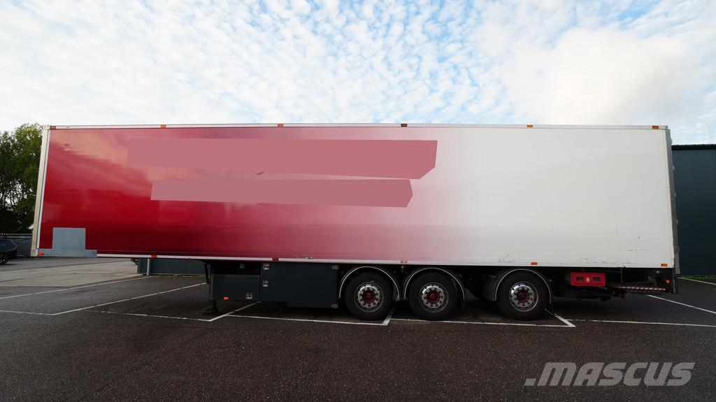 Floor 3 Axle frigo trailer Carrier Vector 1550 Piekabes ar temperatūras kontroli
