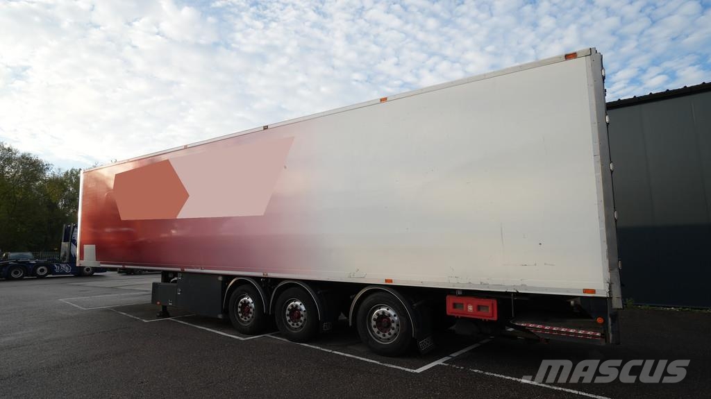 Floor 3 Axle frigo trailer Carrier Vector 1550 Piekabes ar temperatūras kontroli