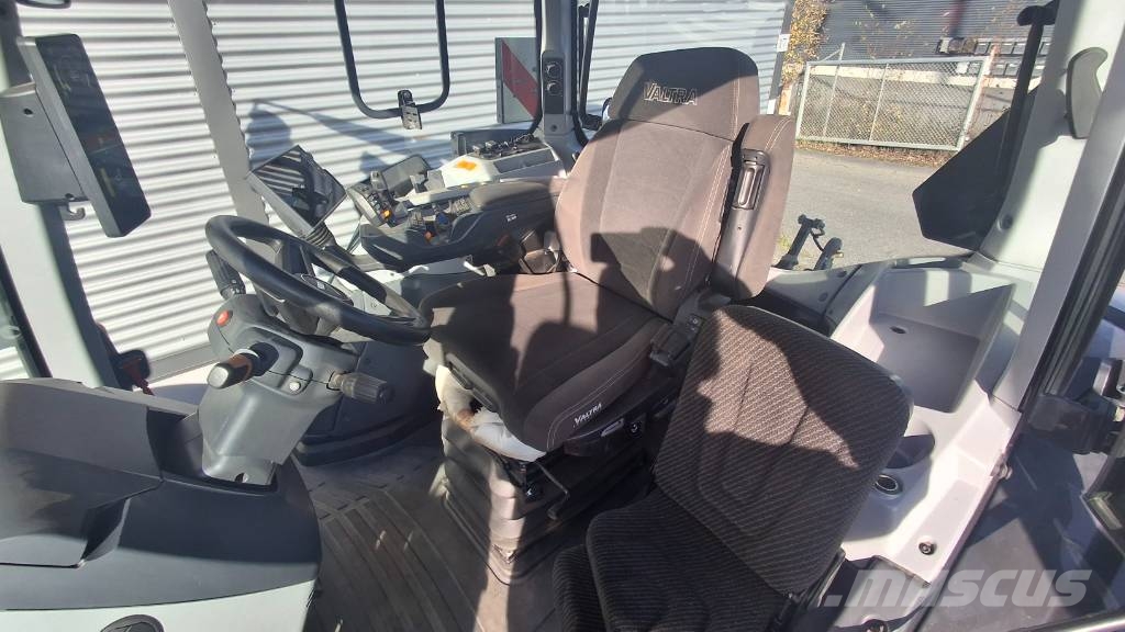 Valtra Q 305 Traktorit